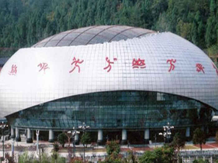 青铜峡体育中心球形网架加工安装